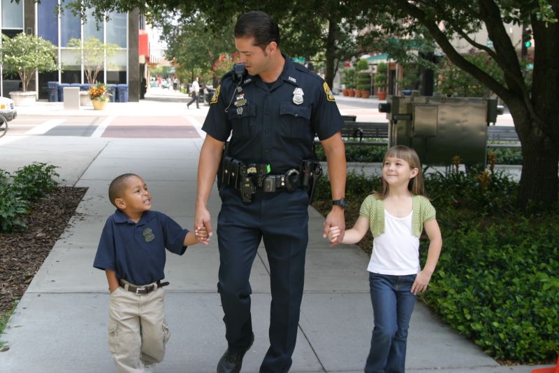 Police-Officer-With-Children